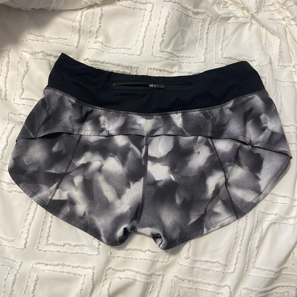 Lululemon Hotty Hot Shorts - Picture 3 of 4